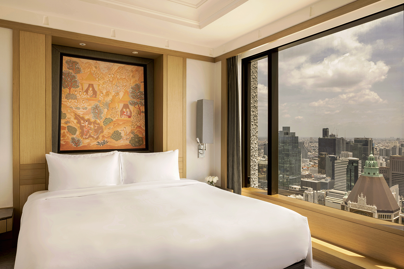 Banyan Tree Bangkok Panorama Club Park View King Bedroom3
